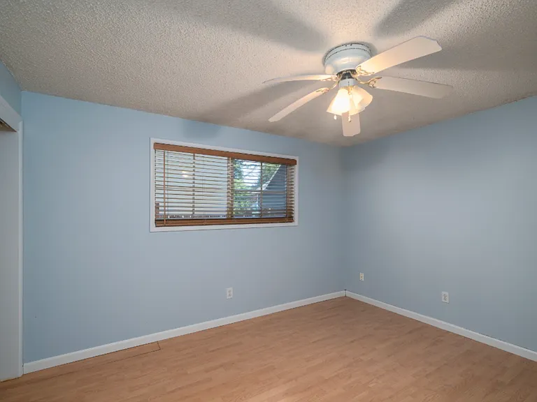 9207 SW 26th Ave — Photo 15
