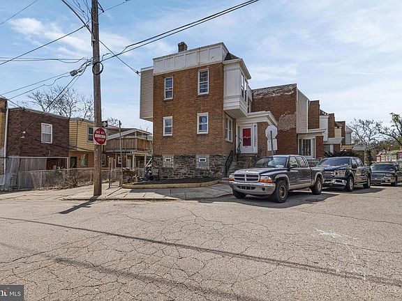2nd image of 330 E Elwood St