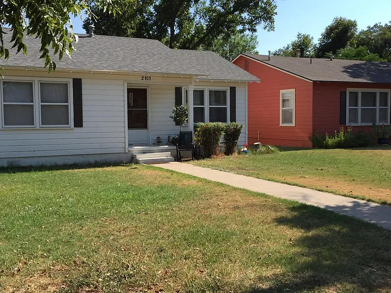 2101 W Avenue K — Photo 1