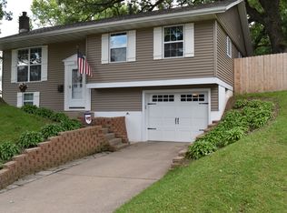 818 Pawnee Dr NW, Cedar Rapids, IA 52405