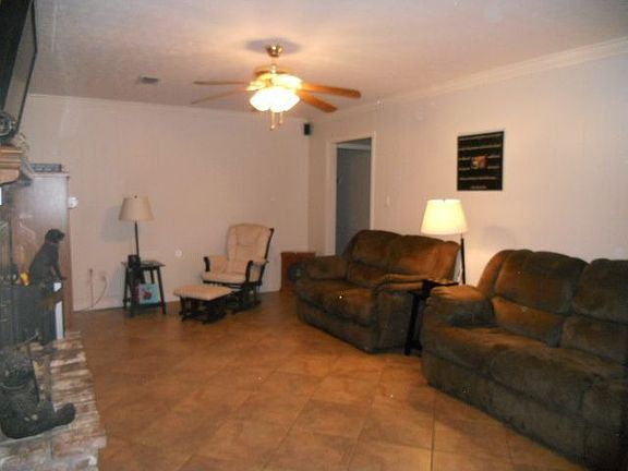 Large family/den/livingroom