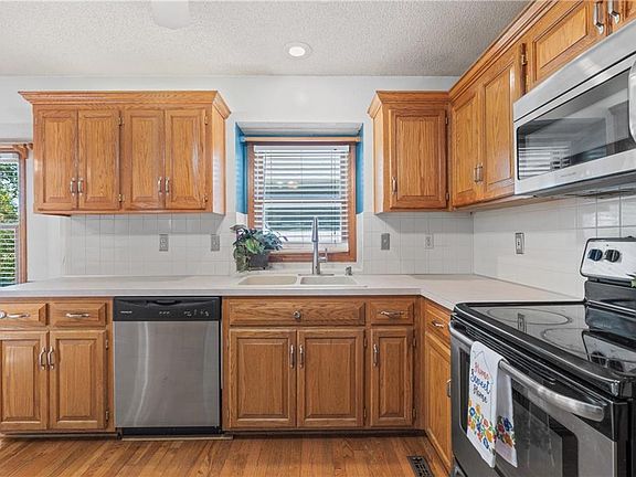 3rd image of 1124 N Ponca Dr