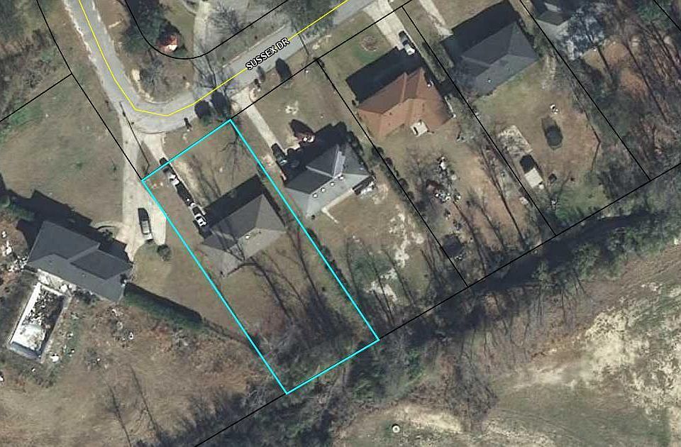 2nd image of 1832 Sussex Dr