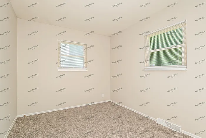 205 Flora Dr — Photo 10