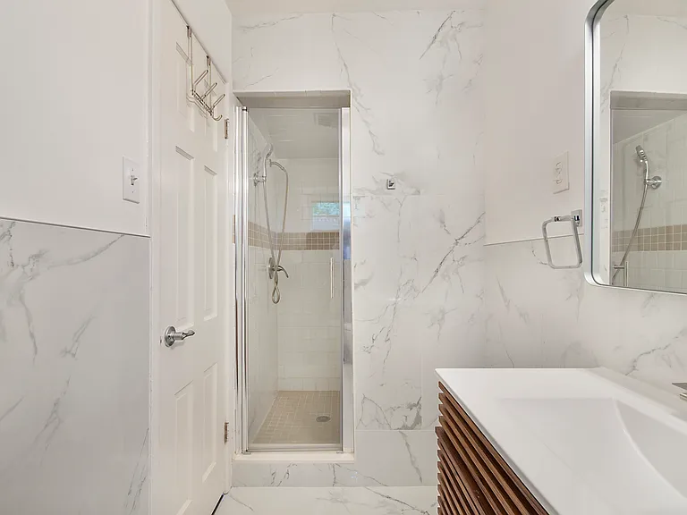 1200 Barker St — Photo 21