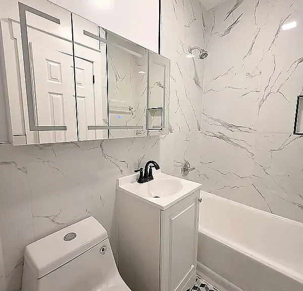 222 W 17th St #4C — Photo 4