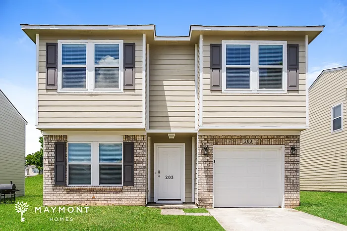 203 Whitestone Dr NE