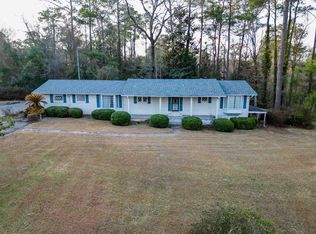 22 Country Club Dr, Laurel, MS 39440