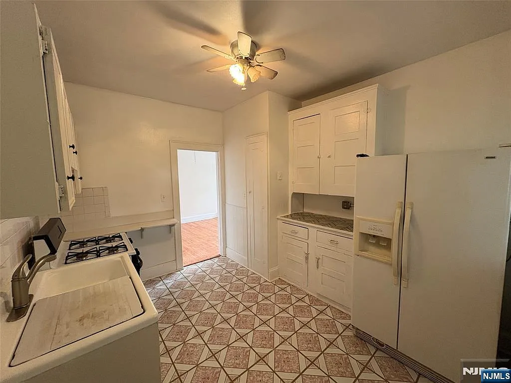 3 bed, 1.0 bath, $2,500 — Photo 2