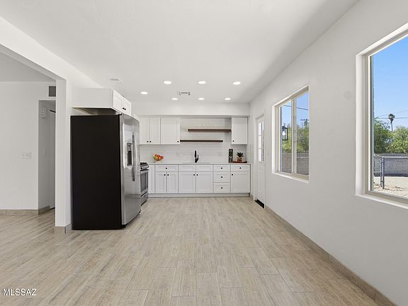 3rd image of 4555 E 10th St
