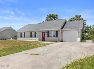 107 Foxtrace Ln, Hubert, NC 28539