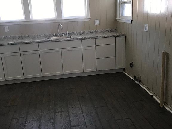 4th image of 813 E Washington St #A