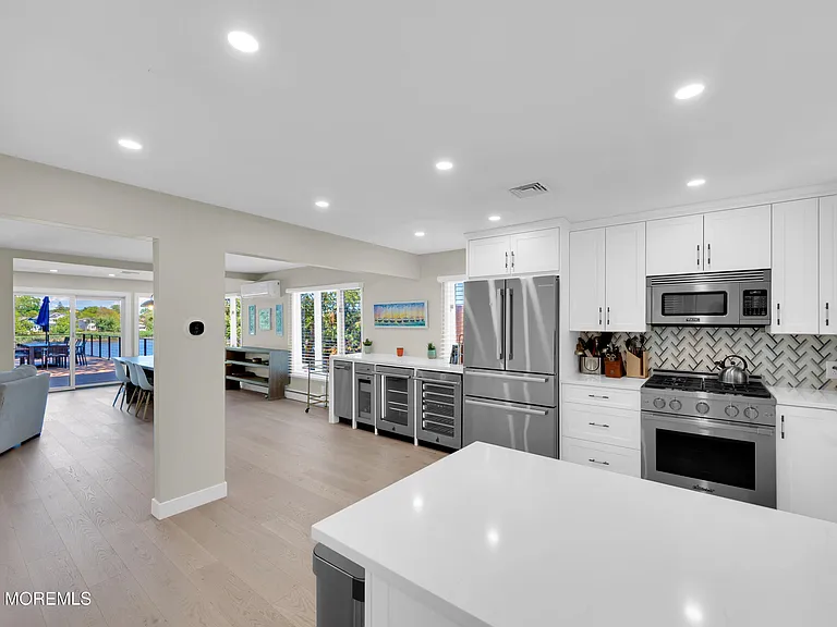 637 Beacon Blvd — Photo 12