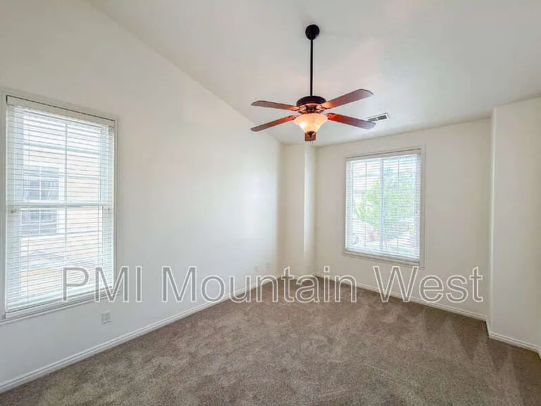 443 Kent Dr — Photo 16