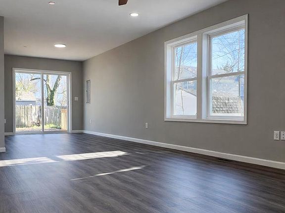 5th image of 210 W 2nd St