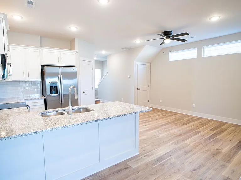 1235 SE 8th Cir — Photo 3