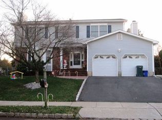 28 Van Bolton Rd, Hillsborough, NJ 08844