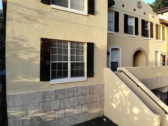 3rd image of 312 E Vanderbilt St