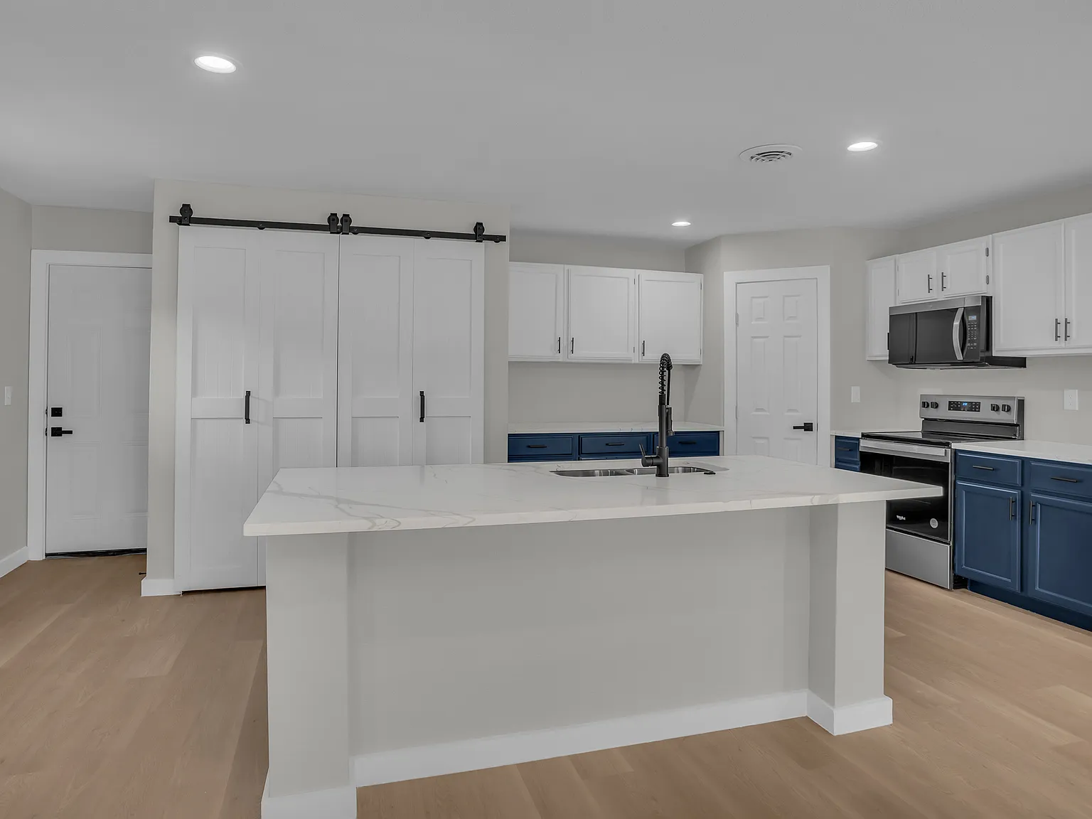 3 bed, 1434 sqft, $2,900 — Photo 3
