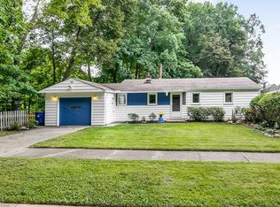18401 Golf View Dr, Cleveland, OH
