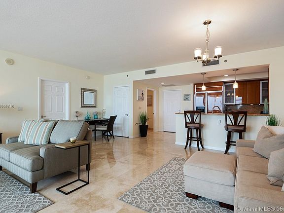 4th image of 1819 SE 17th St APT 1202