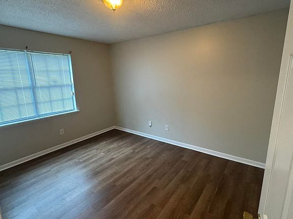 3rd image of 10 Rosemunn Dr