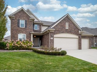 55343 Azinger Dr, Macomb, MI 48042