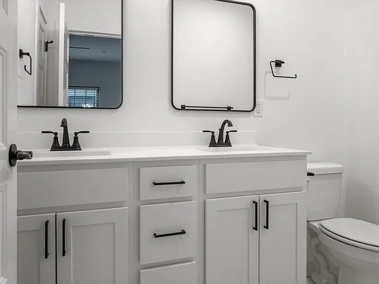 1627 Duncannon Dr — Photo 22
