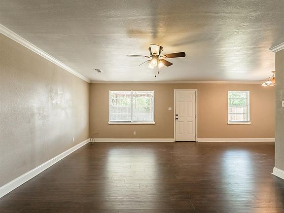 5th image of 940 W Oak St