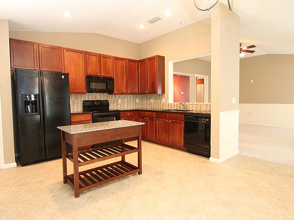 4th image of 896 COLLINSWOOD Drive W