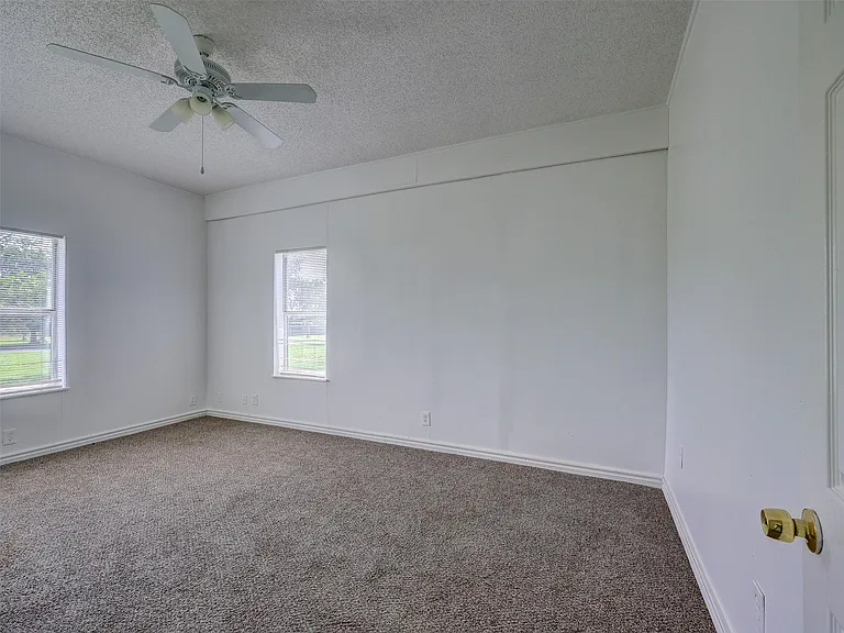 610 Linden St — Photo 36