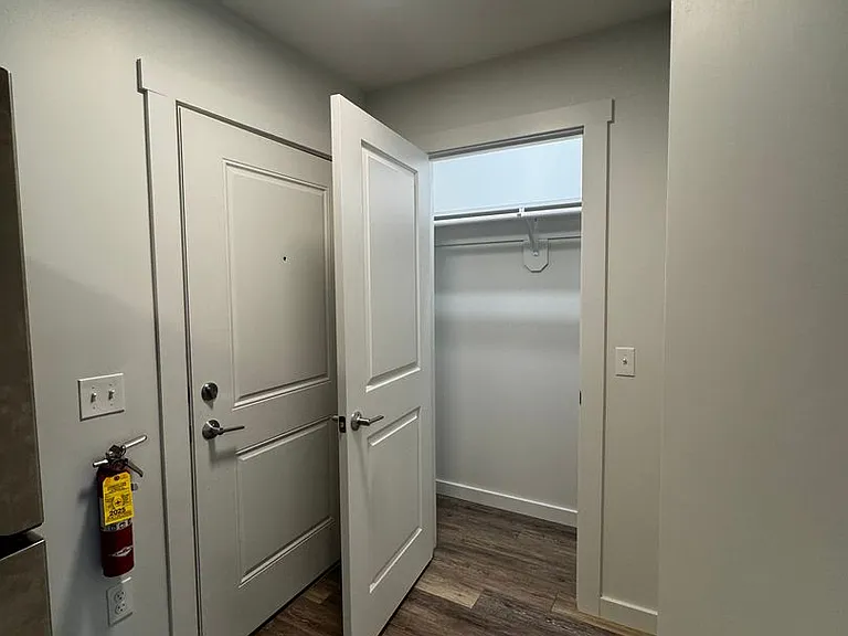 4 Gordon Ln — Photo 4