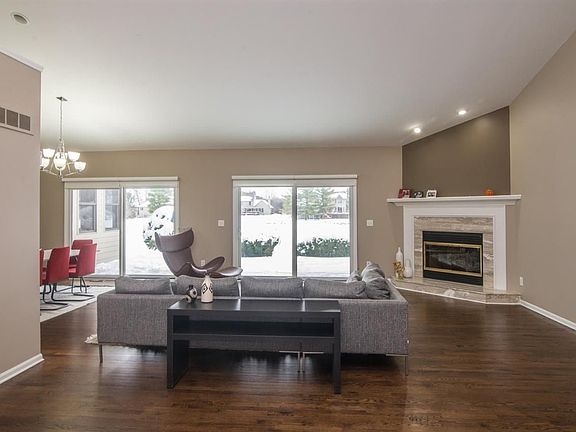 5th image of 1733 Monterey Ct