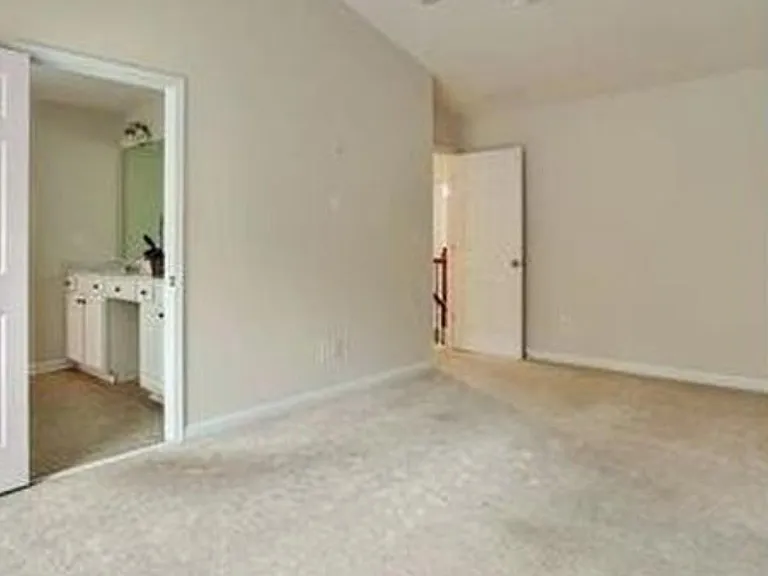 105 Finchley Dr — Photo 13