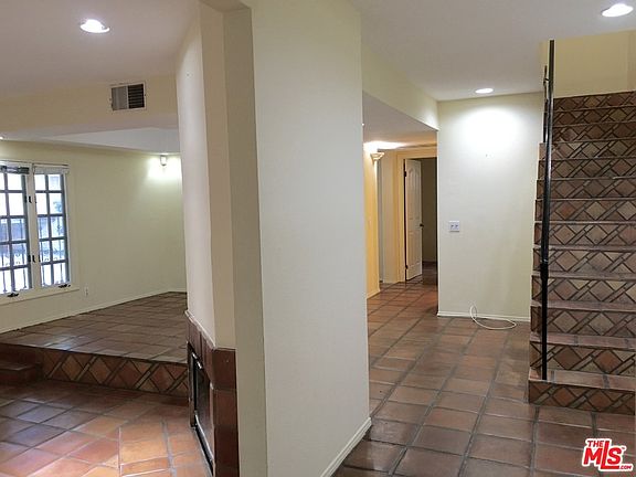 4th image of 1123 N Flores St APT 1