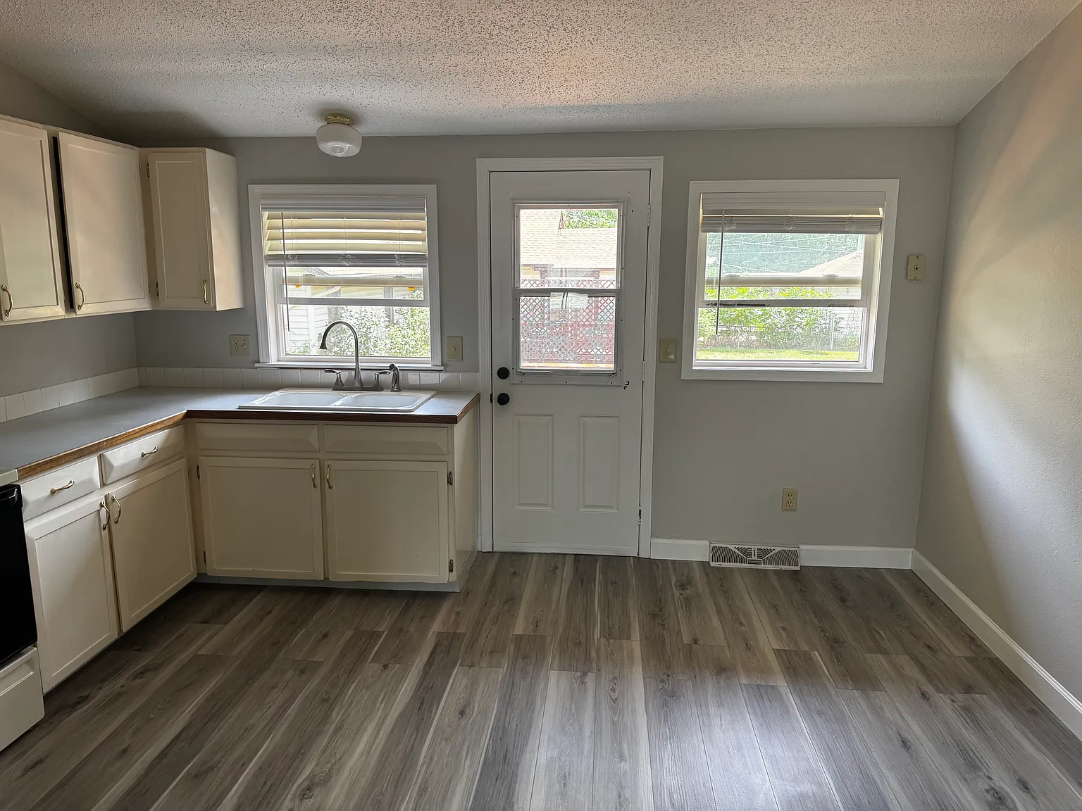 2 bed, 1.5 bath, 1050 sqft, $1,895 — Photo 3