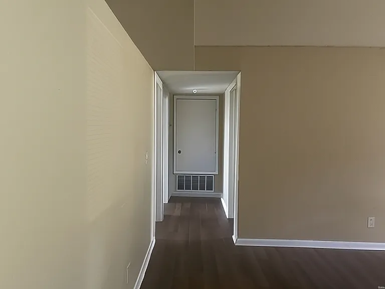 Military Square Apartments — Photo 5