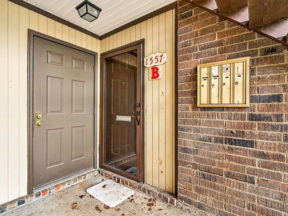 3rd image of 1557 Jennifer Ct APT B