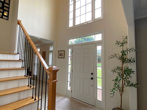 3rd image of 2705 Montclair Pl
