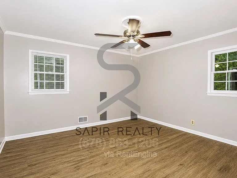 373 James St SW — Photo 15