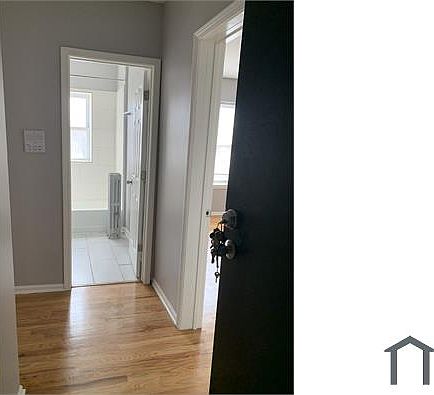 4th image of 1141 E 79th Pl APT 1E