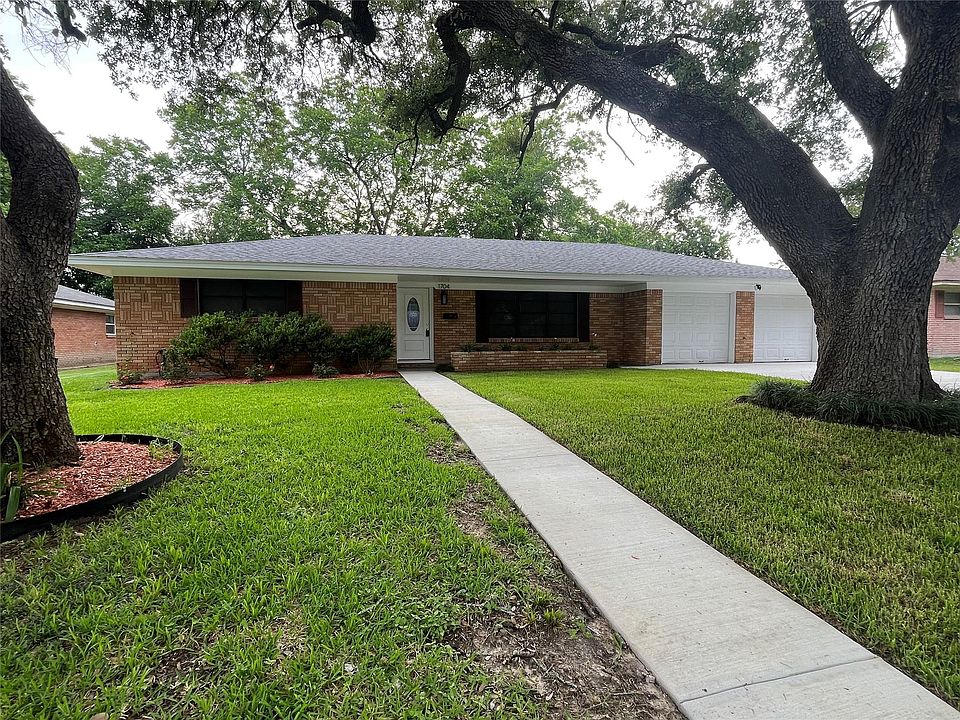 1st image of 1704 Richardson Ln