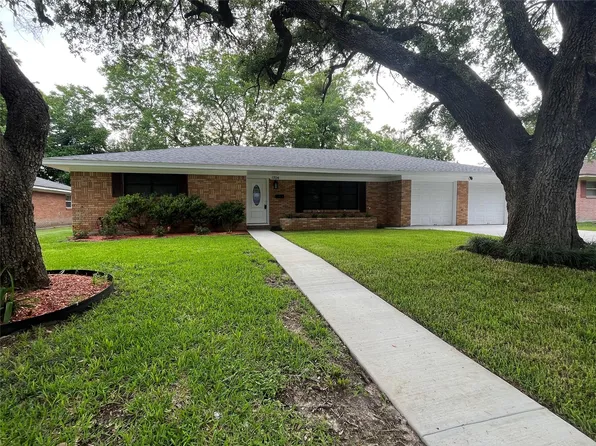 1704 Richardson Ln, Baytown, TX 77520