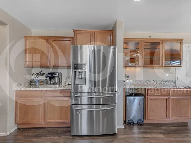 2561 N Hawthorn Dr — Photo 19