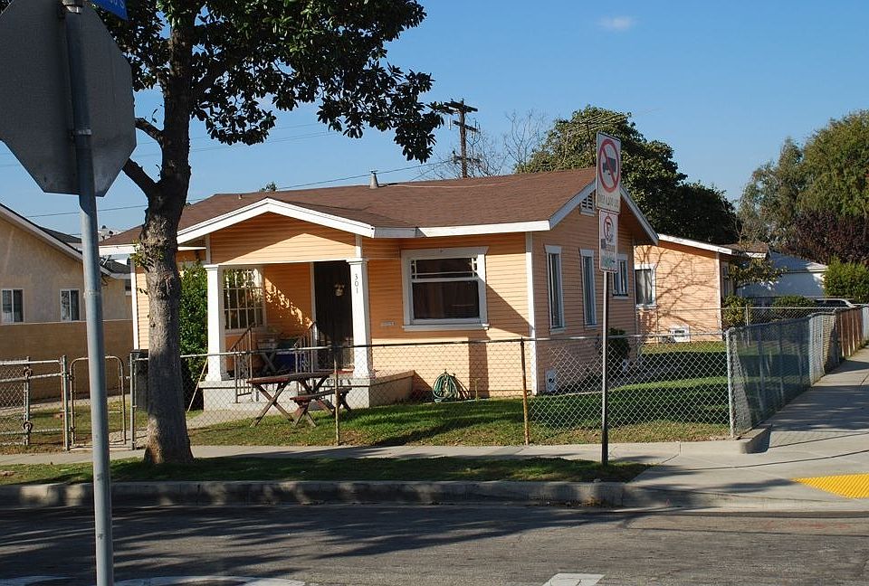 2nd image of 301 W Buckthorn St