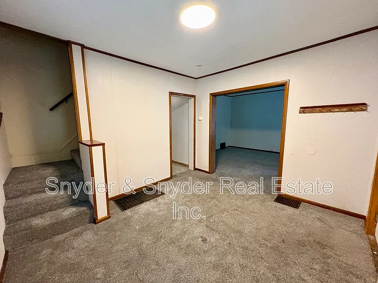 391 E Voris St — Photo 3