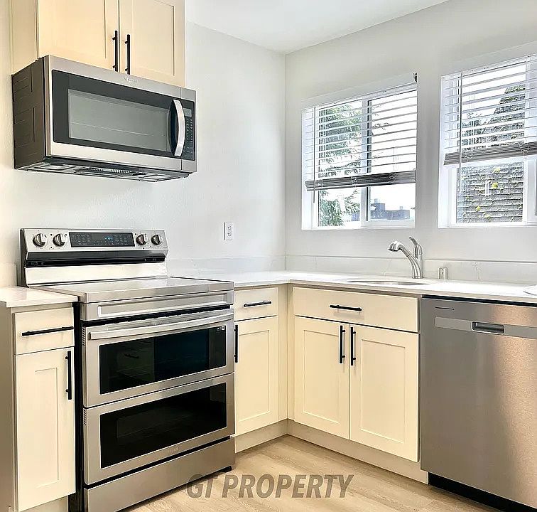 1st image of 4220 Pasadena Pl NE