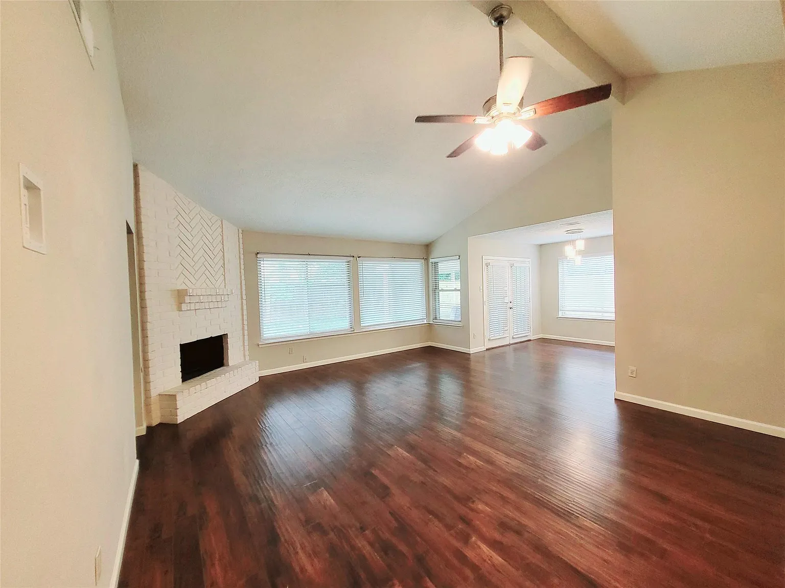 3 bed, 2.0 bath, 1707 sqft, $2,100 — Photo 3
