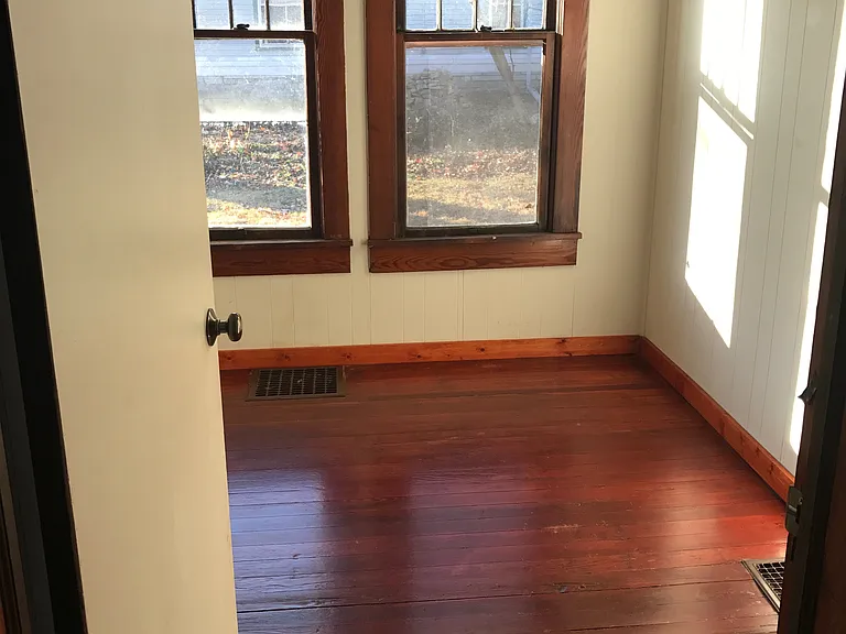 342 S Madison St — Photo 5