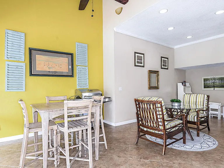 Woodlake Villas — Photo 36